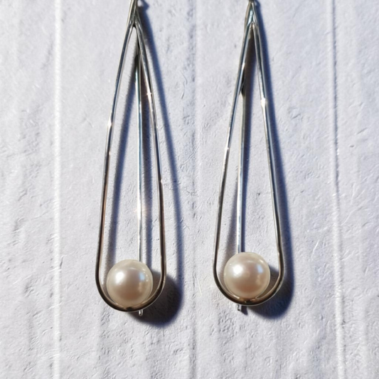 Tear Drop Pearl Earrings.